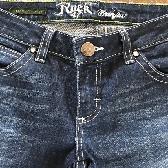 Women’s Wrangler Rock 47 Jeans - Picture 3 of 3